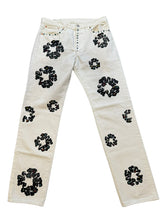 Load image into Gallery viewer, Denim Tears x Levi's 501 Cotton Rhinestone Wreath Jeans Pre-Owned Tagged W 34 L 34