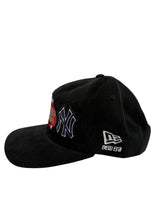 Load image into Gallery viewer, Vintage NEW ERA New York Yankees 1998 World Series Champions Snapback Hat 90s Black
