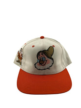 Load image into Gallery viewer, Vintage DISNEY Doc Snow White And The Seven Dwarfs Blockhead Snapback Hat 90s White Red
