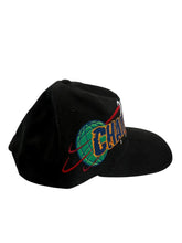 Load image into Gallery viewer, Vintage NEW ERA New York Yankees 1998 World Series Champions Snapback Hat 90s Black
