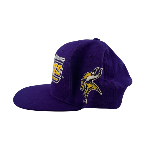 Vintage STARTER Minnesota Vikings NFL Pro Line Tail Snapback Hat 90s Purple